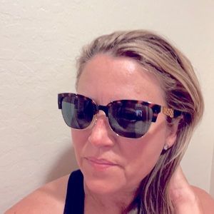 Barely worn Tory Burch tortoise sunglasses
